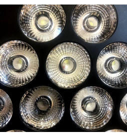 300W LED-projektør DALLAS PRO RBG + W 4 i 1 DMX